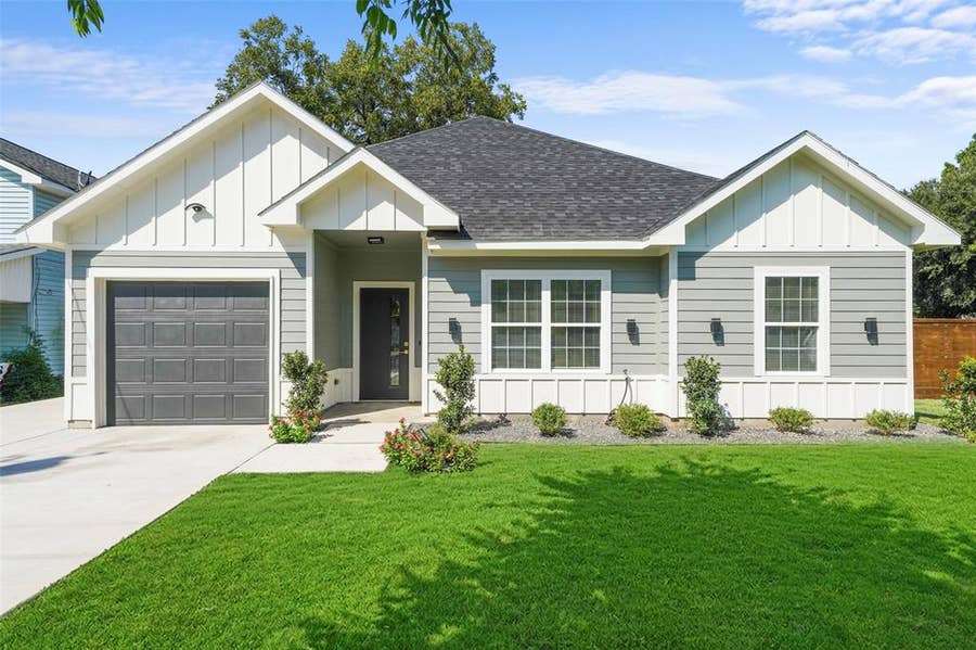 Property photo for 300 S 5th Street, Crandall, TX