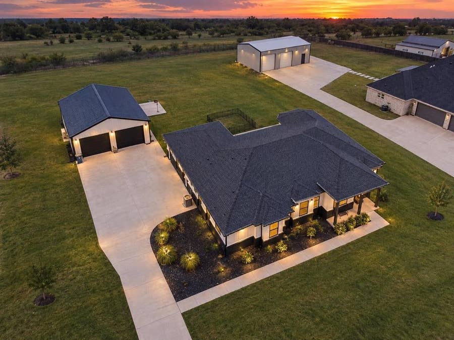 Property photo for 140 Lone Elm Road, Waxahachie, TX