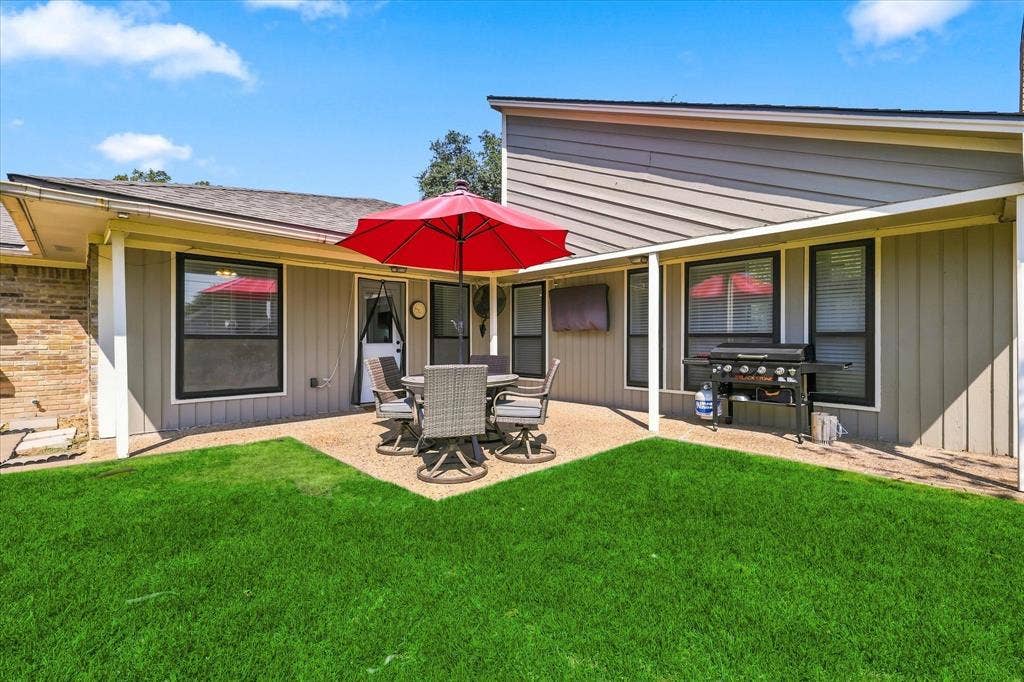 924 Thoreau Lane, Allen, TX 75002 BBQ time with cooler temps is calling YOU!