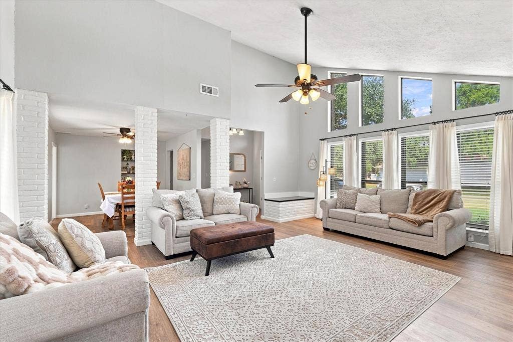 924 Thoreau Lane, Allen, TX 75002 Notice all of the natural light! Vaulted ceiling too.