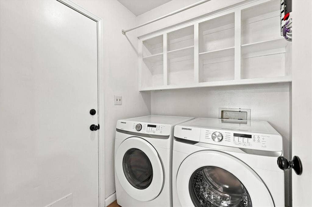 924 Thoreau Lane, Allen, TX 75002 Laundry room is tucked in behind the kitchen & just off of the breakfast area.
