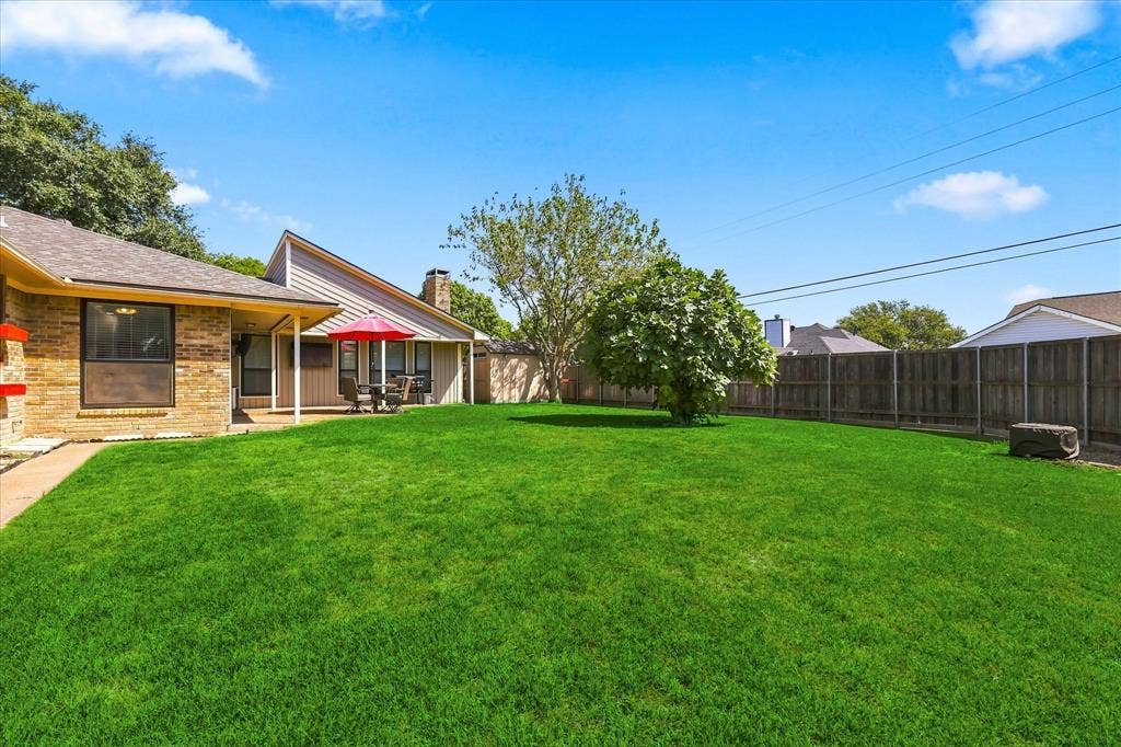 924 Thoreau Lane, Allen, TX 75002 Large corner lot with lots of room to roam & play.