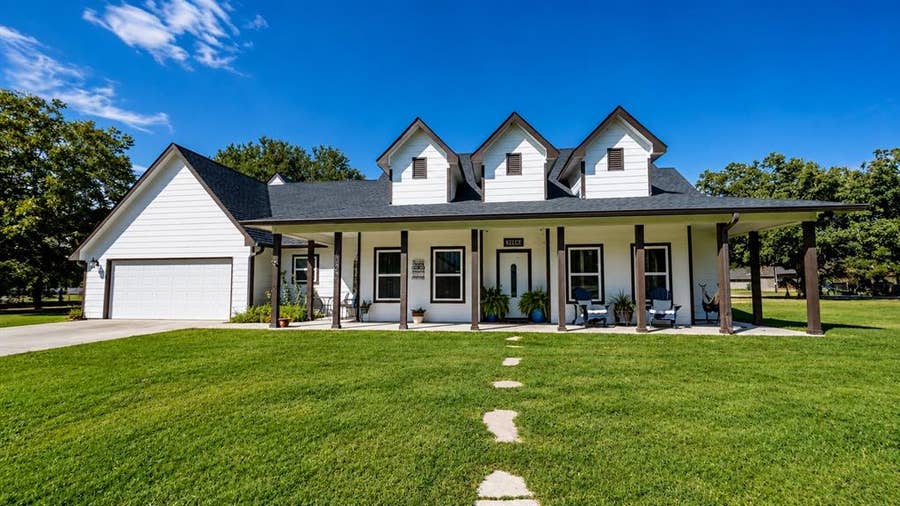 Property photo for 4000 Sioux Court, Granbury, TX