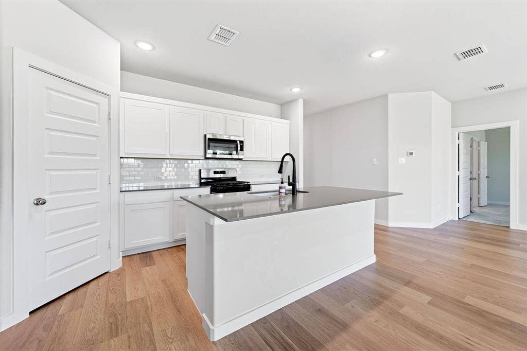 2120 Mossfield Lane, Forney, TX 75126 2120 Mossfield Lane, Forney, TX 75126