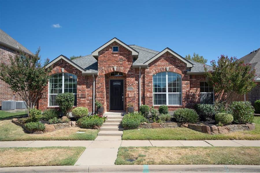 Property photo for 5924 Saddle Club Trail, McKinney, TX