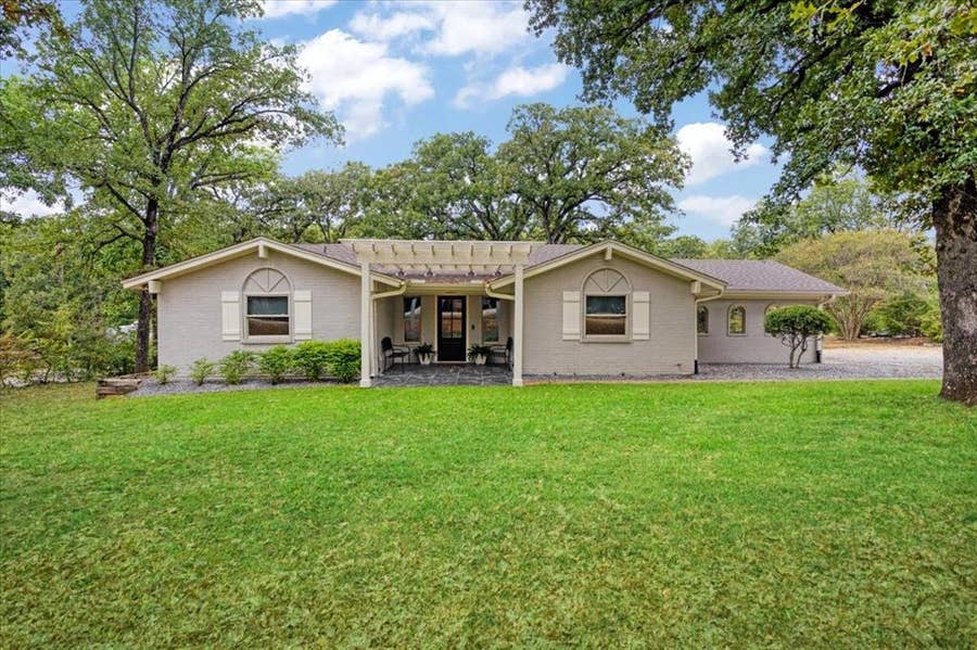 Property photo for 225 Karen Drive, Denison, TX