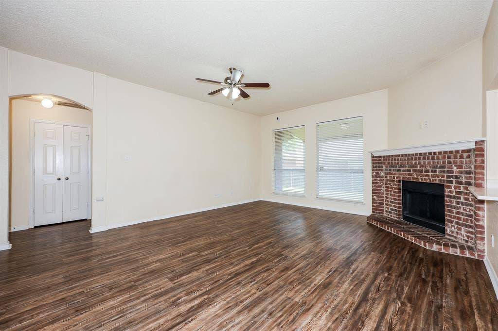 1909 Saint Nevis Drive, Mansfield, TX 76063