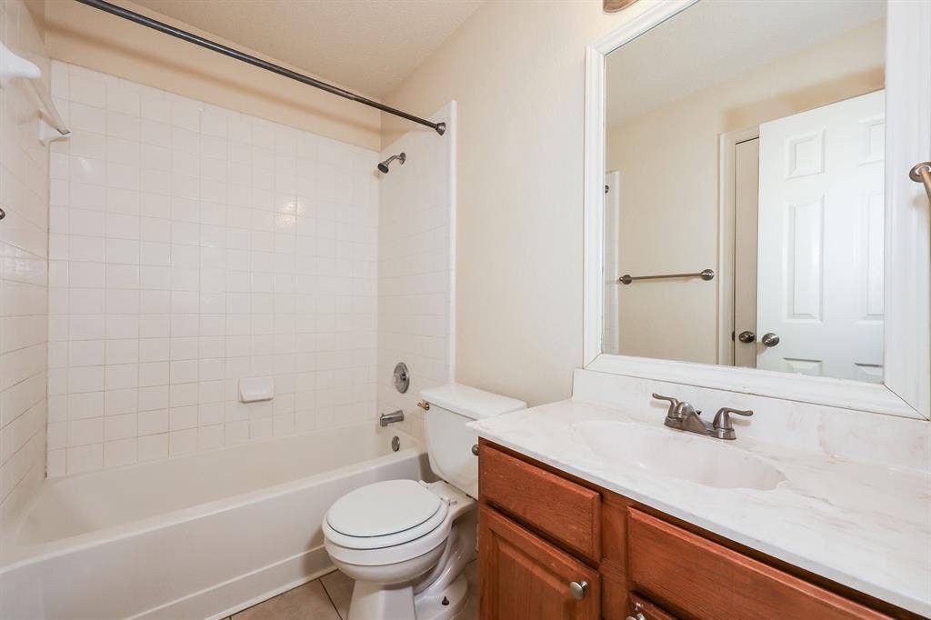 1909 Saint Nevis Drive, Mansfield, TX 76063
