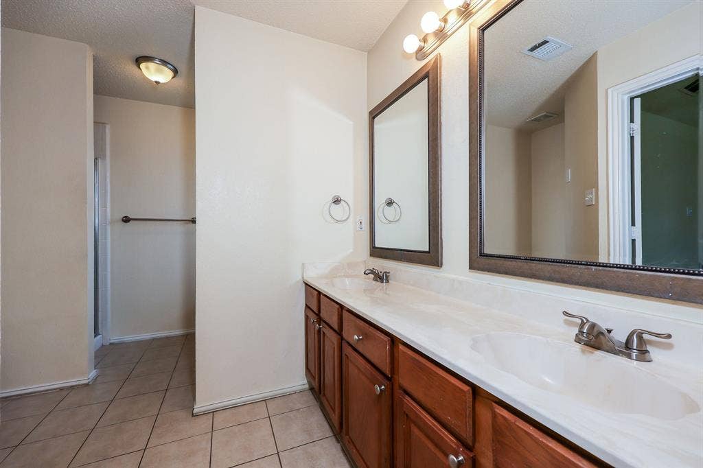 1909 Saint Nevis Drive, Mansfield, TX 76063
