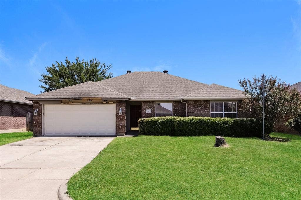 1909 Saint Nevis Drive, Mansfield, TX 76063