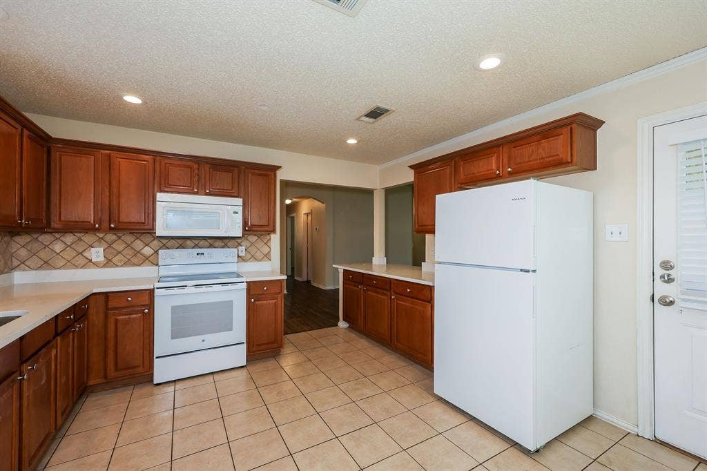 1909 Saint Nevis Drive, Mansfield, TX 76063