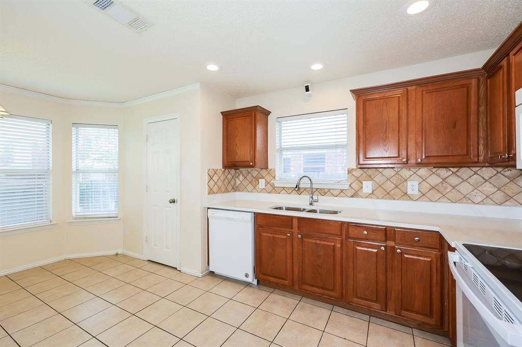 1909 Saint Nevis Drive, Mansfield, TX 76063