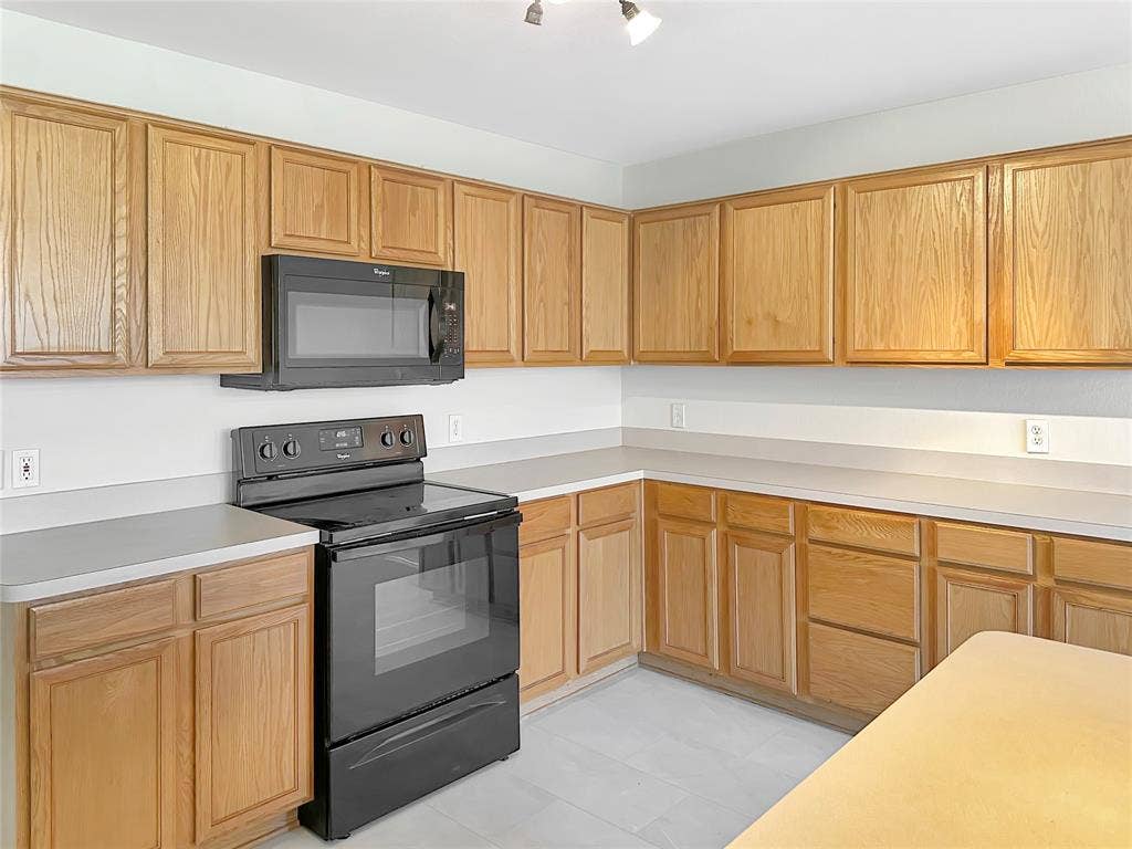 3457 Newgate Street, Midlothian, TX 76065 Lots of cabinet and counter top space