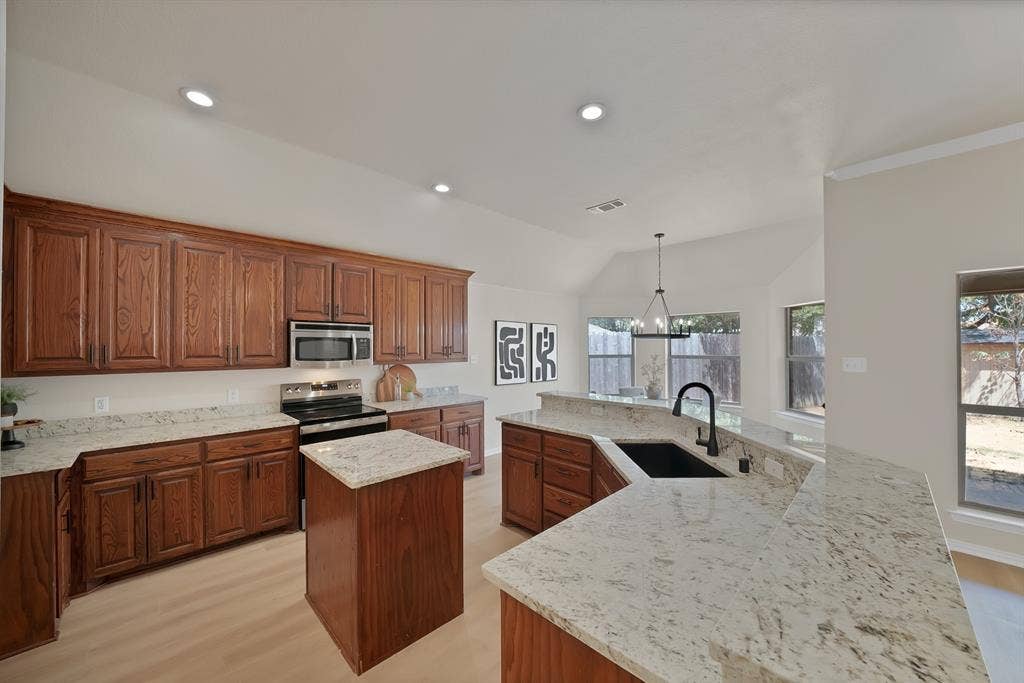 137 Hirth Drive, Crowley, TX 76036 137 Hirth Drive, Crowley, TX 76036