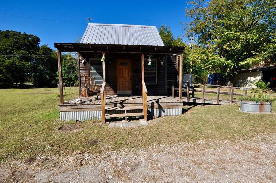 Property photo for 1800 Newport Road, Weatherford, TX