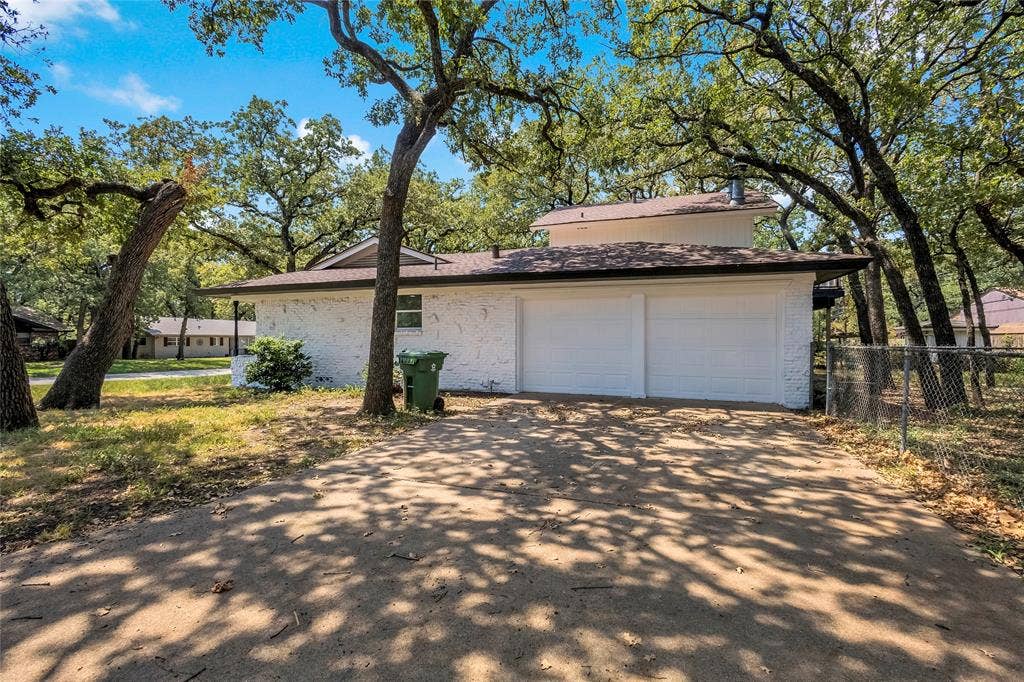 520 Circleview Drive S, Hurst, TX 76054 520 Circleview Drive S, Hurst, TX 76054