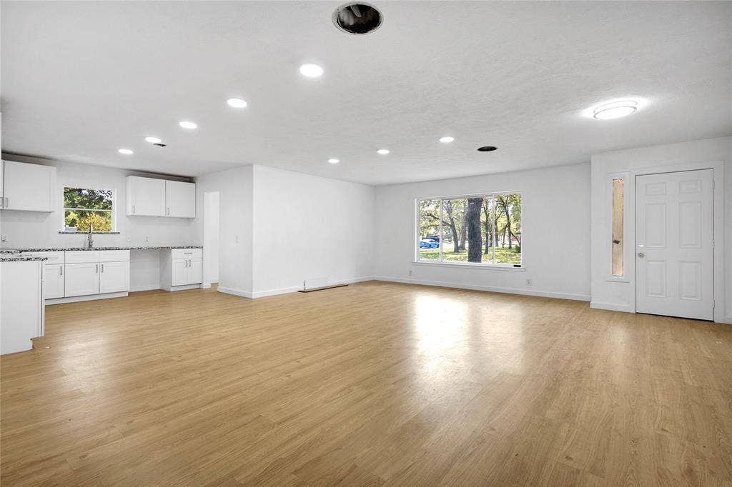 520 Circleview Drive S, Hurst, TX 76054 520 Circleview Drive S, Hurst, TX 76054