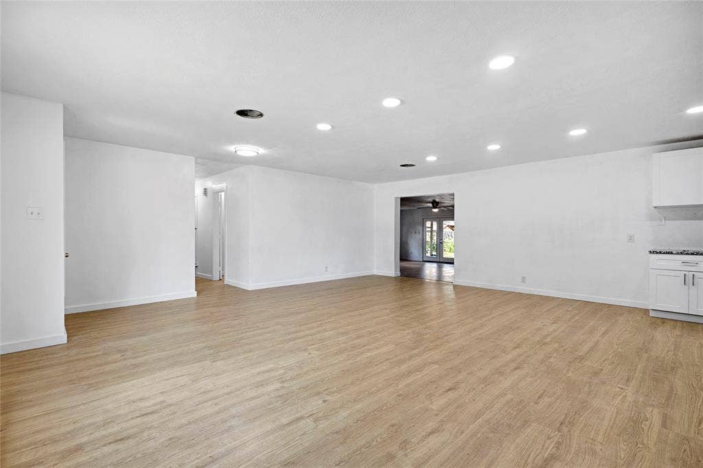 520 Circleview Drive S, Hurst, TX 76054 520 Circleview Drive S, Hurst, TX 76054