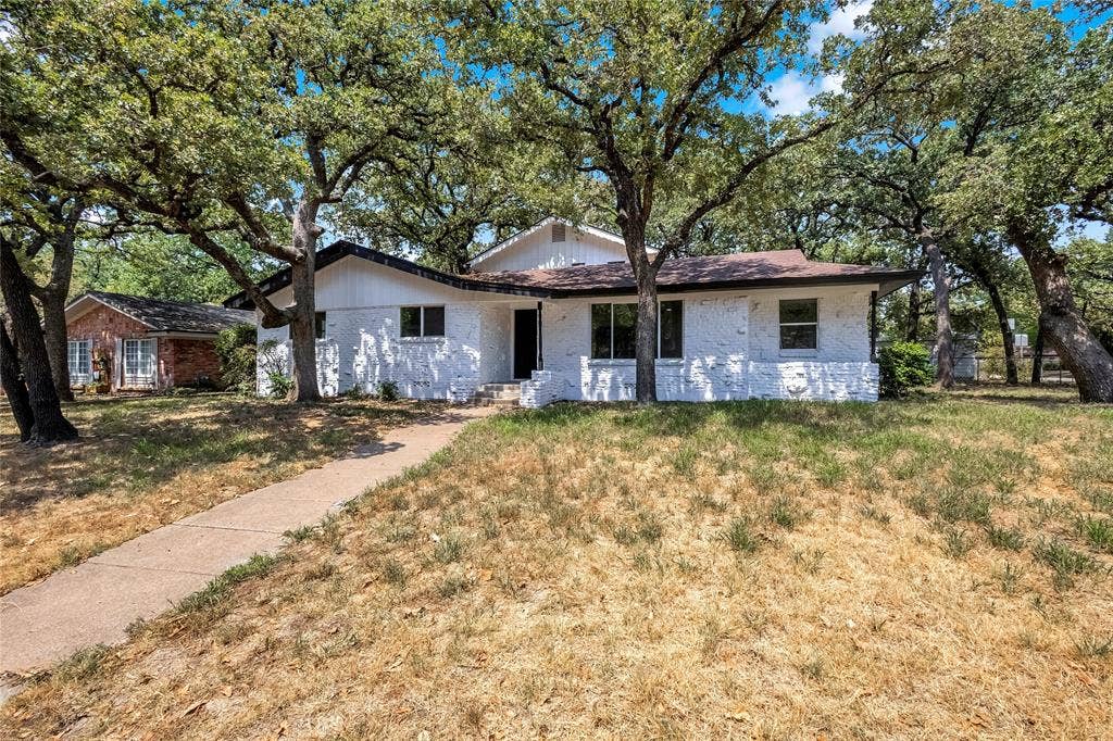 520 Circleview Drive S, Hurst, TX 76054 520 Circleview Drive S, Hurst, TX 76054
