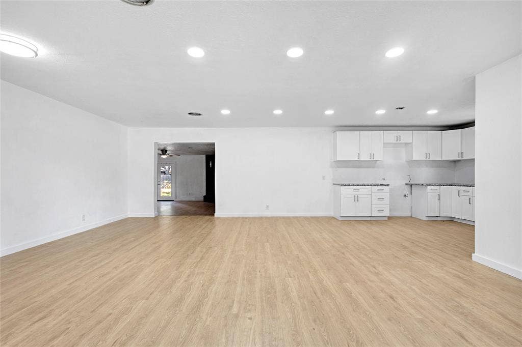 520 Circleview Drive S, Hurst, TX 76054 520 Circleview Drive S, Hurst, TX 76054