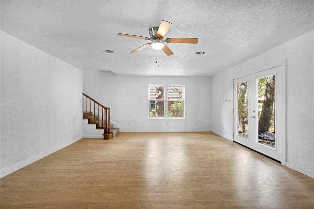 520 Circleview Drive S, Hurst, TX 76054 520 Circleview Drive S, Hurst, TX 76054