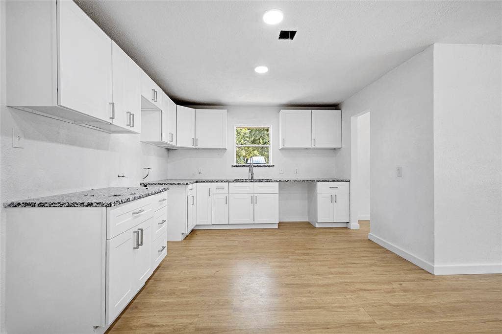 520 Circleview Drive S, Hurst, TX 76054 520 Circleview Drive S, Hurst, TX 76054