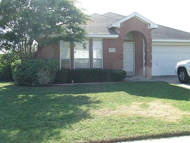 Property photo for 1513 S 3rd Street S, Midlothian, TX