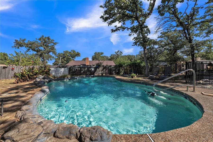Property photo for 5511 Marshfield Court, Arlington, TX