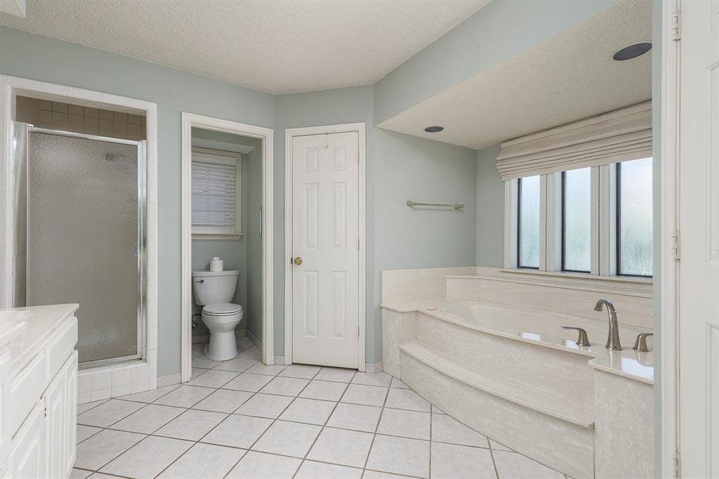 2526 Willowdale Drive, Carrollton, TX 75006 2526 Willowdale Drive, Carrollton, TX 75006