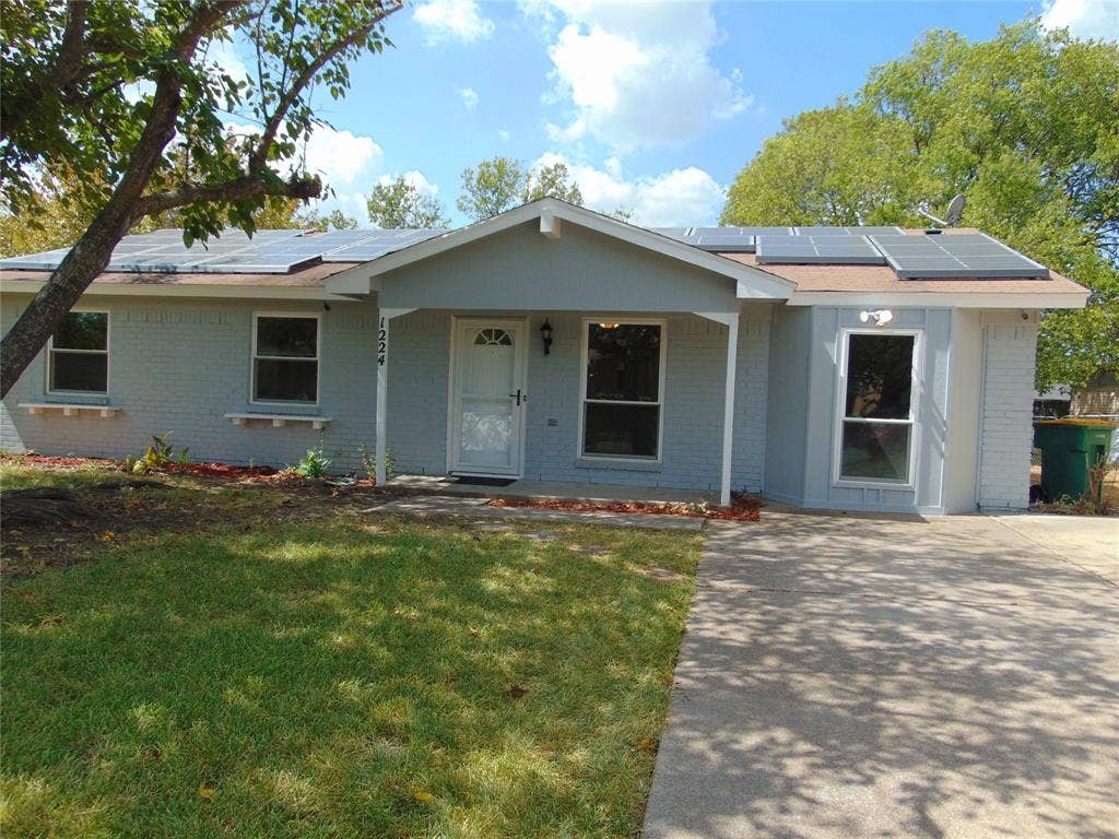 1224 Mars Drive, Cedar Hill, TX 75104