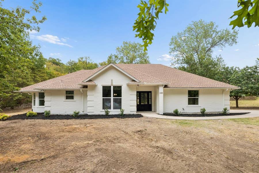 Property photo for 200 Willow Ridge Road, Fort Worth, TX