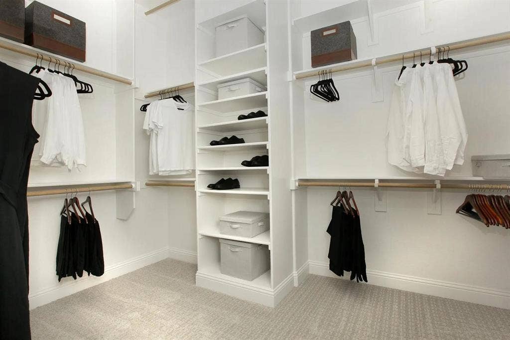 2712 Oak Blossom Drive, McKinney, TX 75071 The Brynlee Owner?s Closet