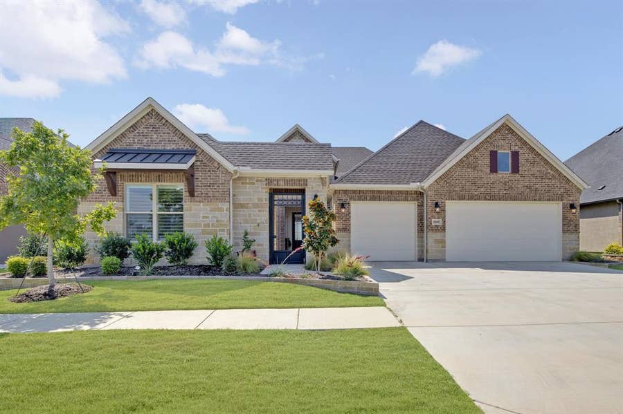 Property photo for 10601 Drinkwater Drive, Denton, TX