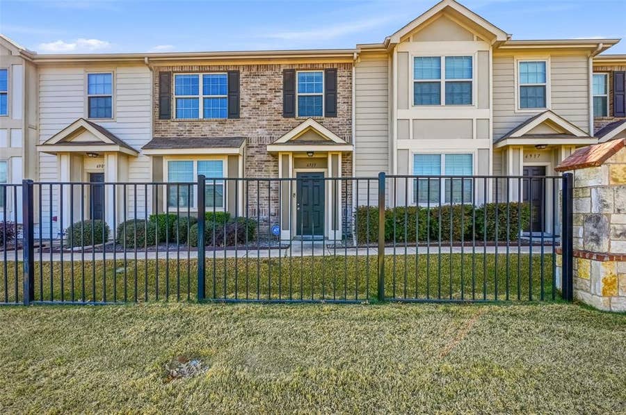 Property photo for 6913 Sandshell Boulevard, Fort Worth, TX