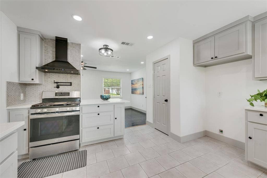 10166 San Lorenzo, Dallas, TX 75228 10166 San Lorenzo, Dallas, TX 75228
