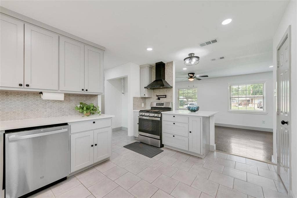 10166 San Lorenzo, Dallas, TX 75228 10166 San Lorenzo, Dallas, TX 75228