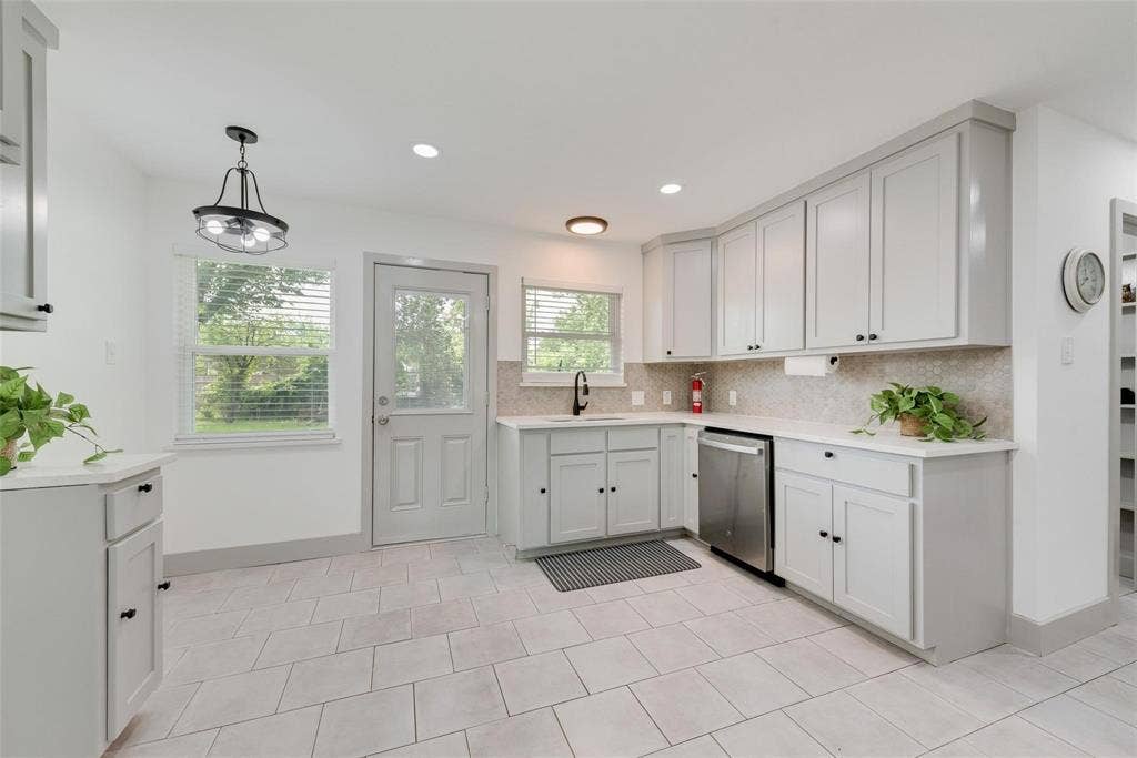 10166 San Lorenzo, Dallas, TX 75228 10166 San Lorenzo, Dallas, TX 75228