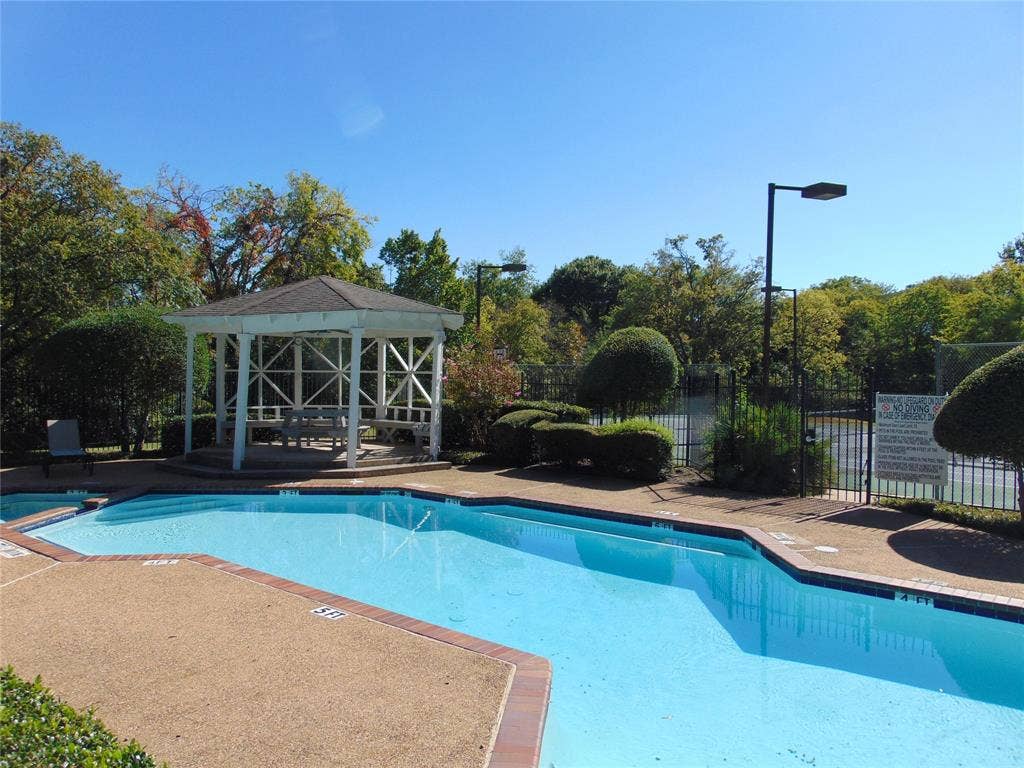 3041 Waterfront Circle, Garland, TX 75042 Community maintained