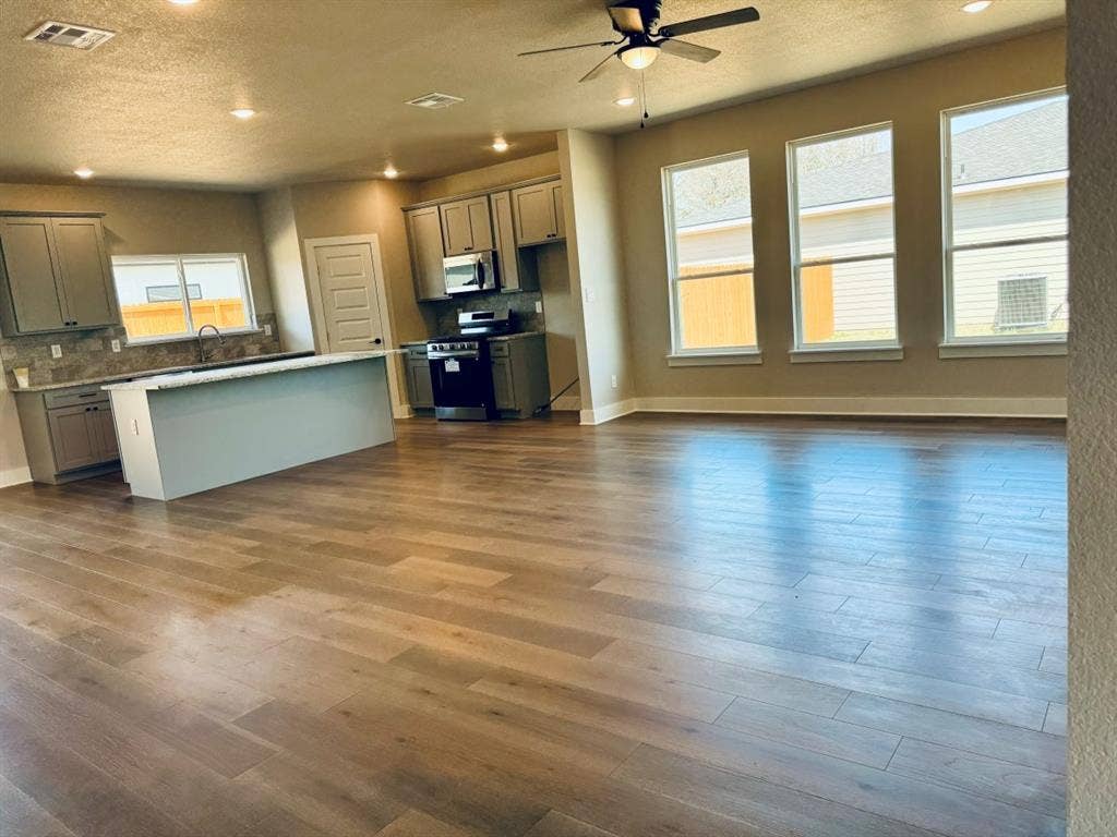 15528 Greenhouse Way, Lindale, TX 75771 15528 Greenhouse Way, Lindale, TX 75771