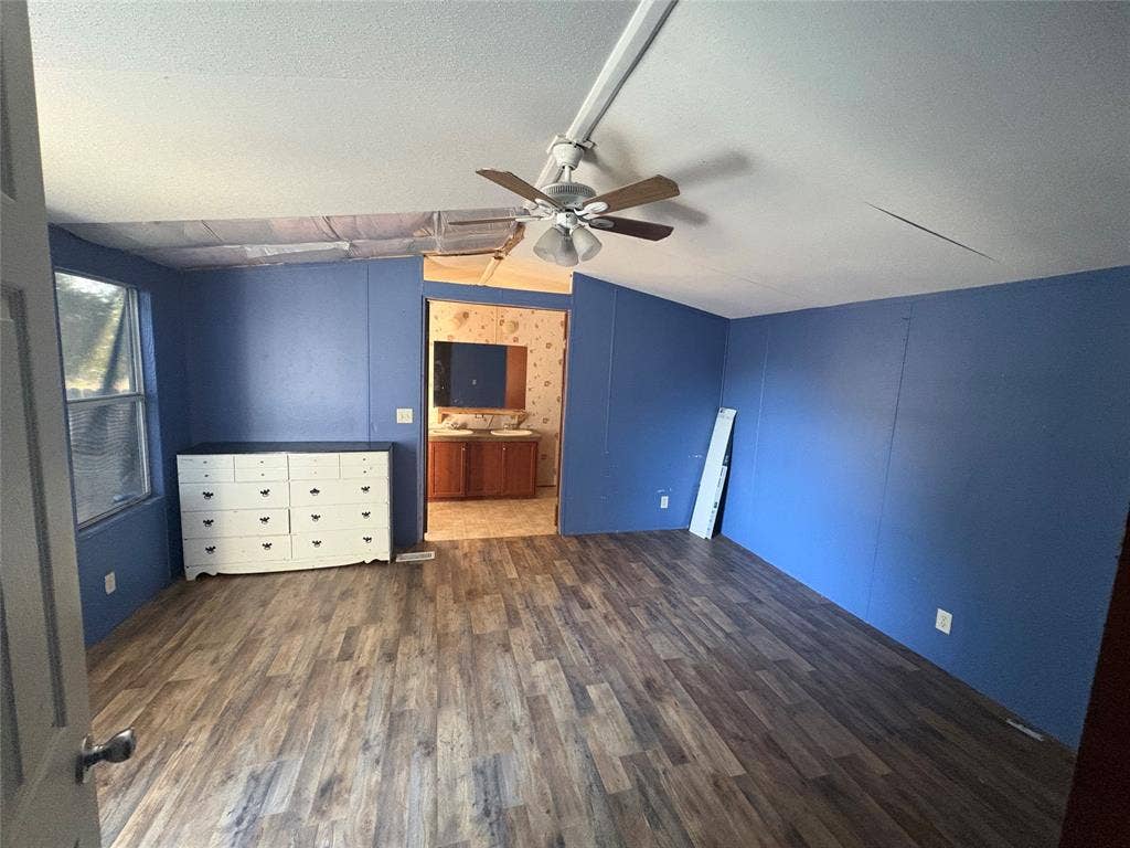 839 Tepee Trail, Granbury, TX 76048 839 Tepee Trail, Granbury, TX 76048
