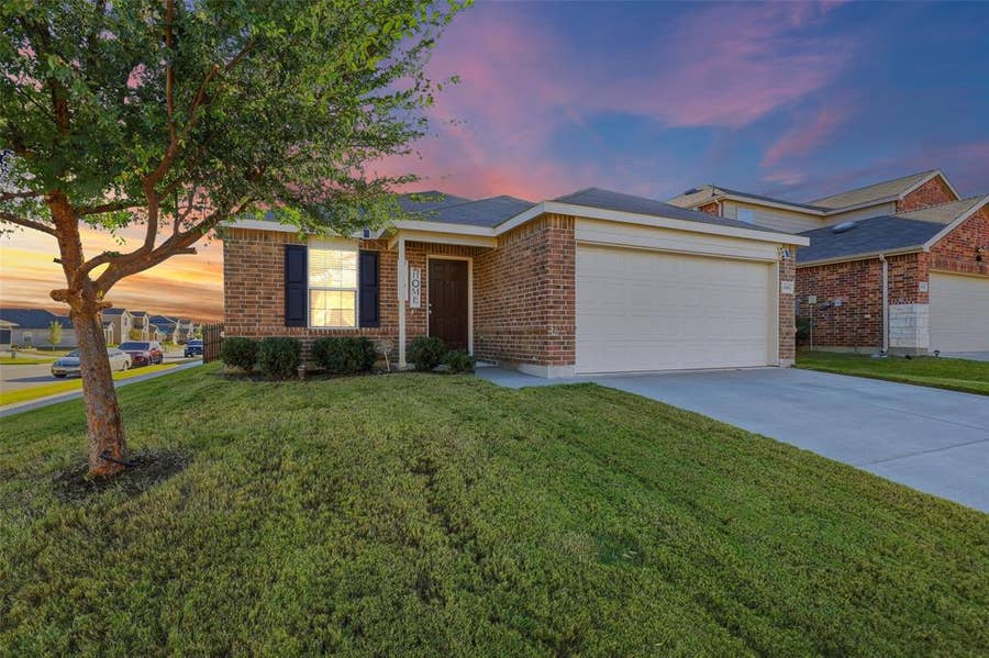 Property photo for 10101 Newtown Drive, Fort Worth, TX
