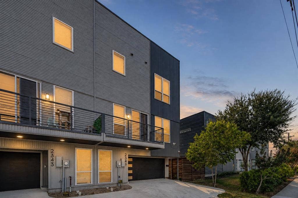 2349 N Carroll Avenue, Dallas, TX 75204
