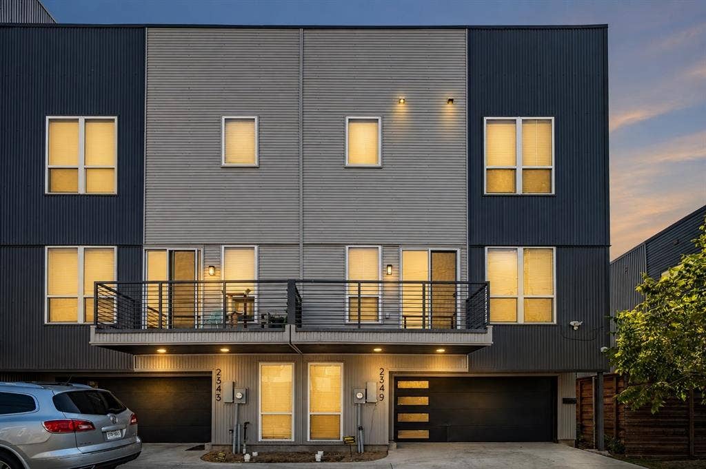 2349 N Carroll Avenue, Dallas, TX 75204