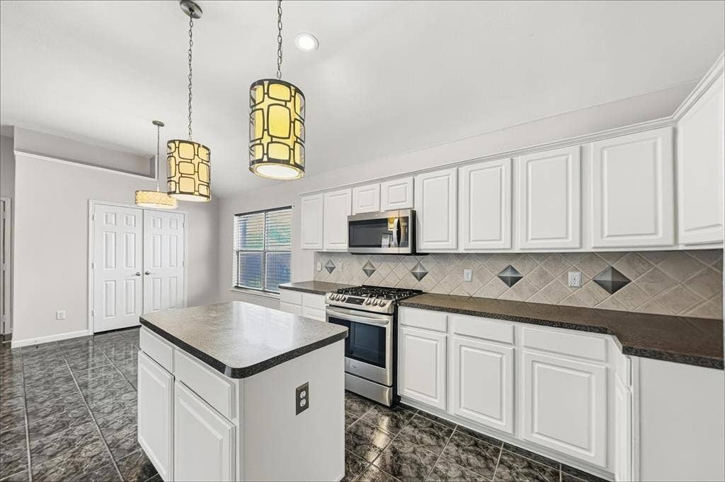 128 Annette Street, Lancaster, TX 75146