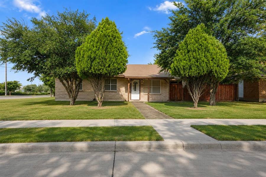 Property photo for 13105 Blossomheath Lane, Dallas, TX