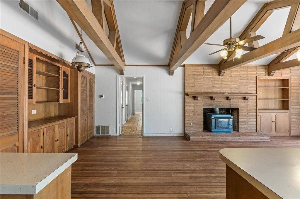 609 E Dewey Street, Malakoff, TX 75148 Additional living
