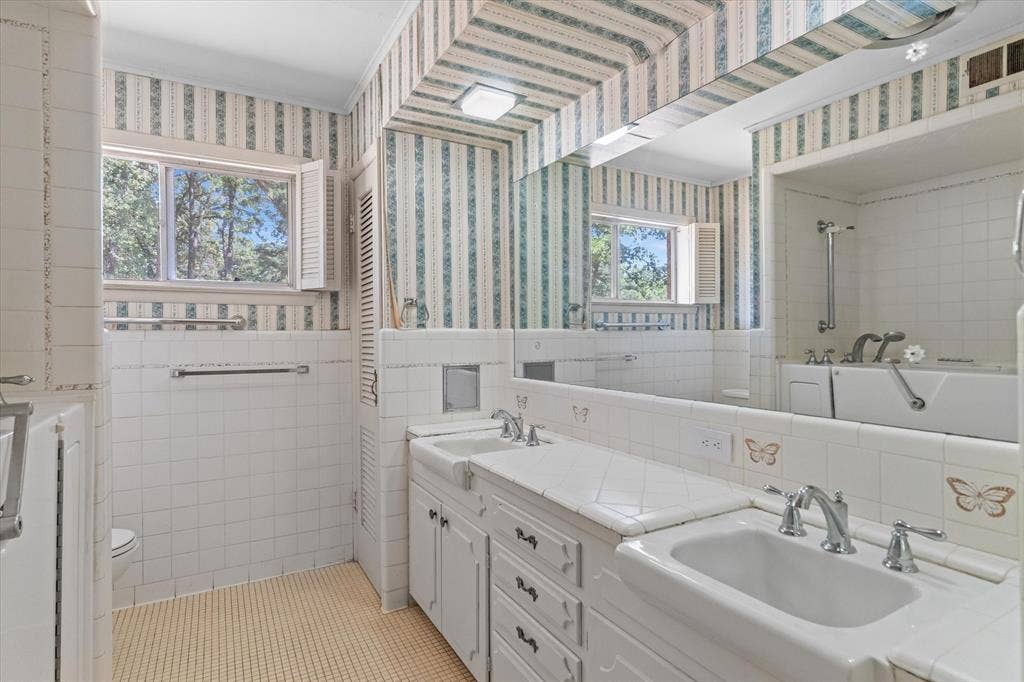 609 E Dewey Street, Malakoff, TX 75148 609 E Dewey Street, Malakoff, TX 75148