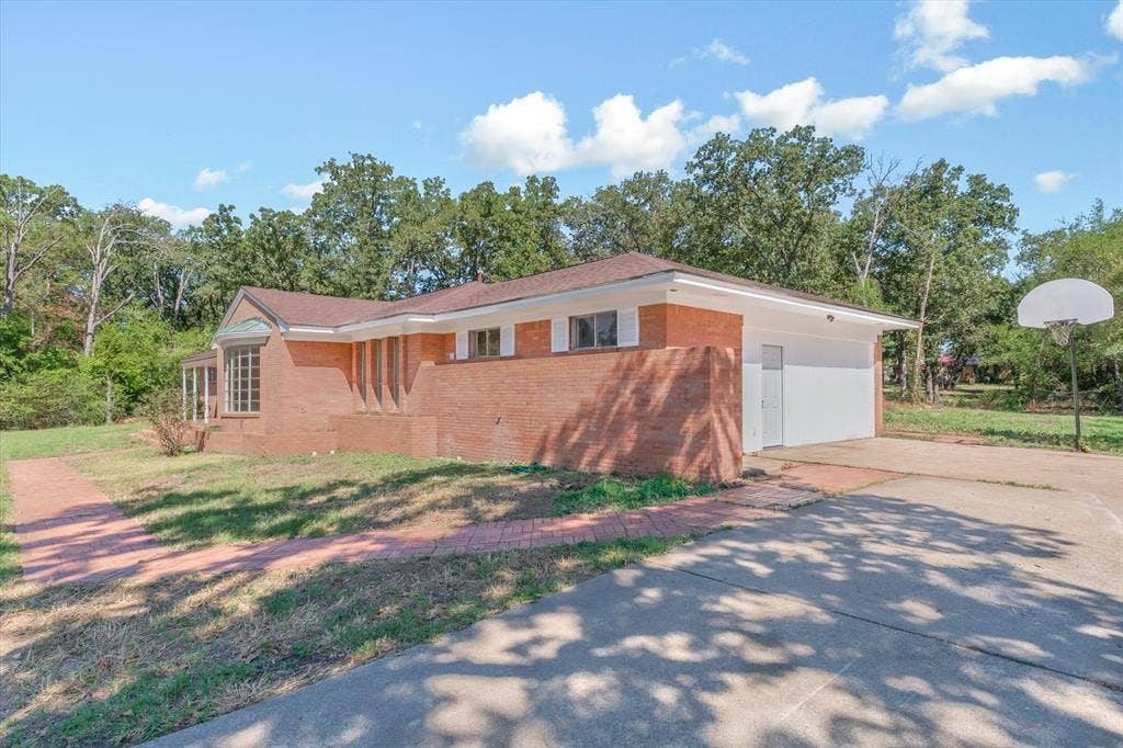 609 E Dewey Street, Malakoff, TX 75148 609 E Dewey Street, Malakoff, TX 75148