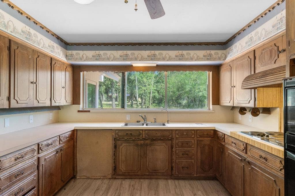 609 E Dewey Street, Malakoff, TX 75148 609 E Dewey Street, Malakoff, TX 75148