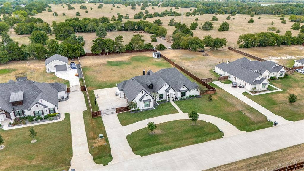 5850 Harper Drive, Midlothian, TX 76065